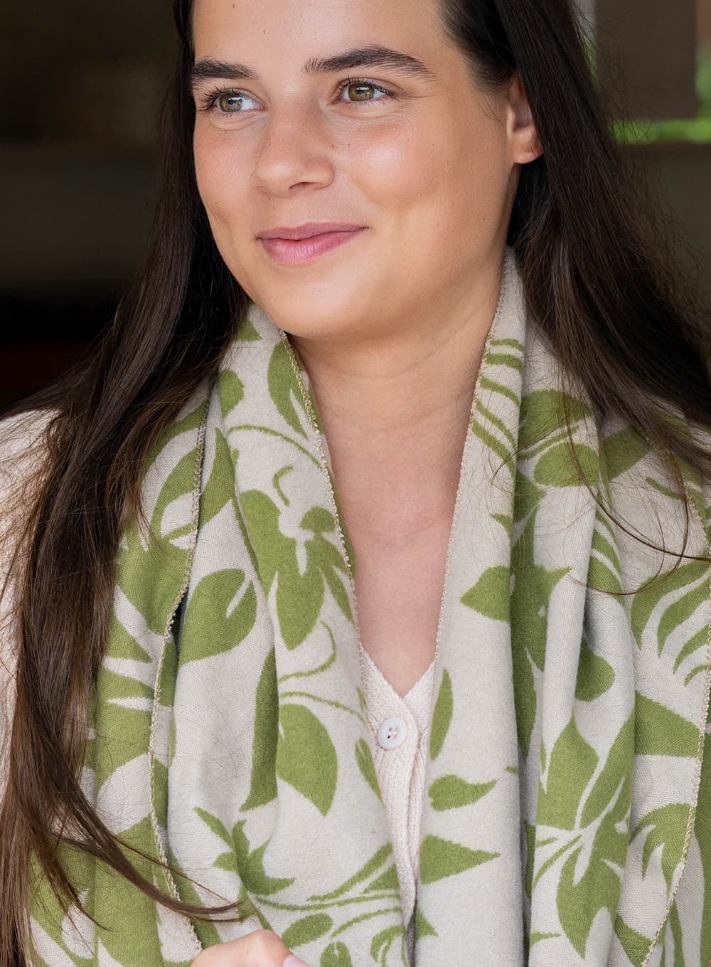 pom green leaf scarf